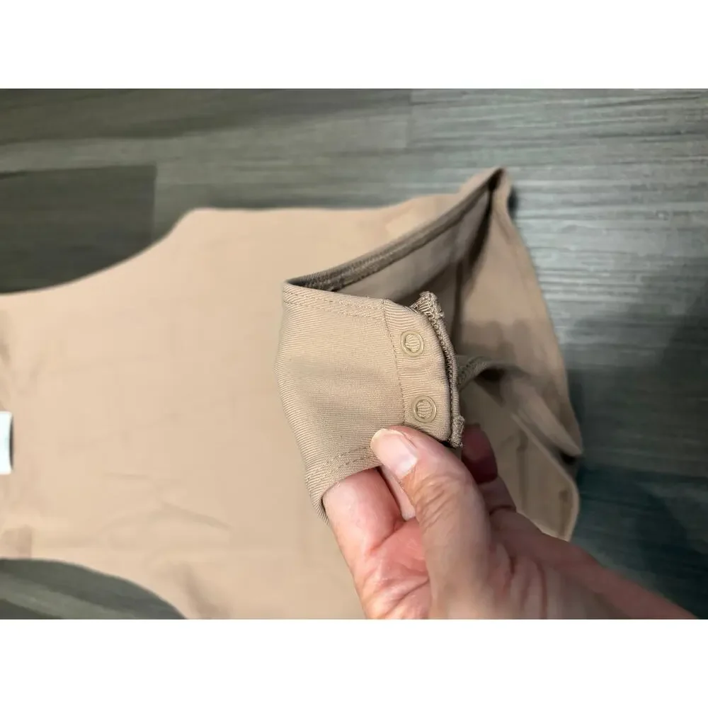 Aritzia Babaton fitted bodysuit med nude sz S contour minimalist sleek modern